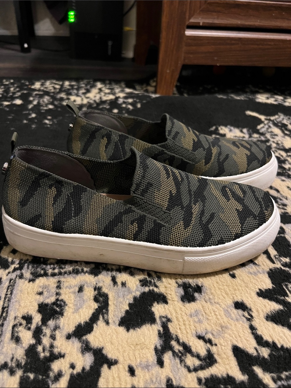 Women’s Steve Madden slip on sneaker size 7.5